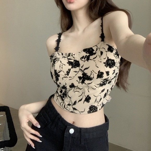 Crop top, black and tan floral print size medium - Picture 1 of 5